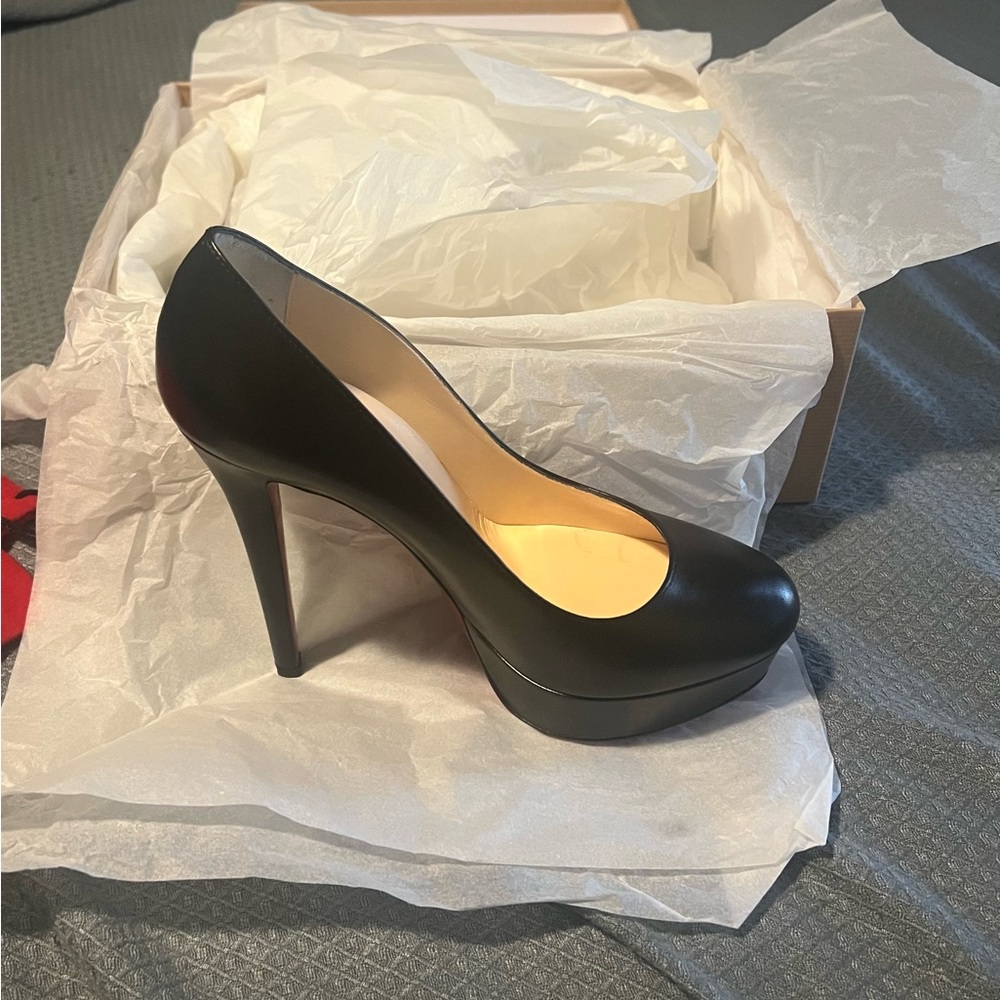 New Christian Louboutin Black Pumps!